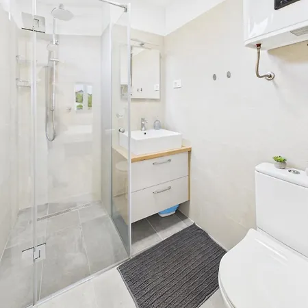 アパート Jesenova